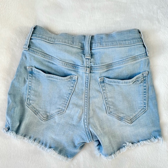 Free!🔥 Hollister Jean Shorts - Picture 2 of 2